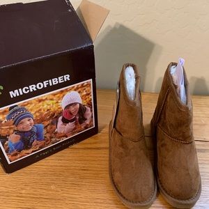 Girls tan boots, Brand New In Box